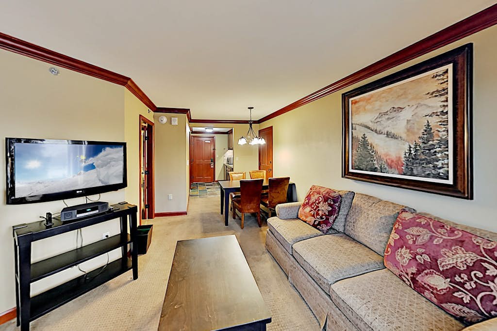 Everline Resort & Spa ski-in/ski-out condo, pool, & hot tub