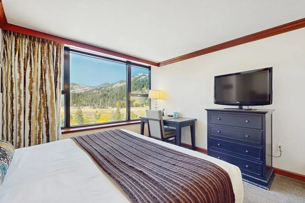 Resort at Squaw Creek gem with amazing views of Squaw Valley, ski-in/ski-out