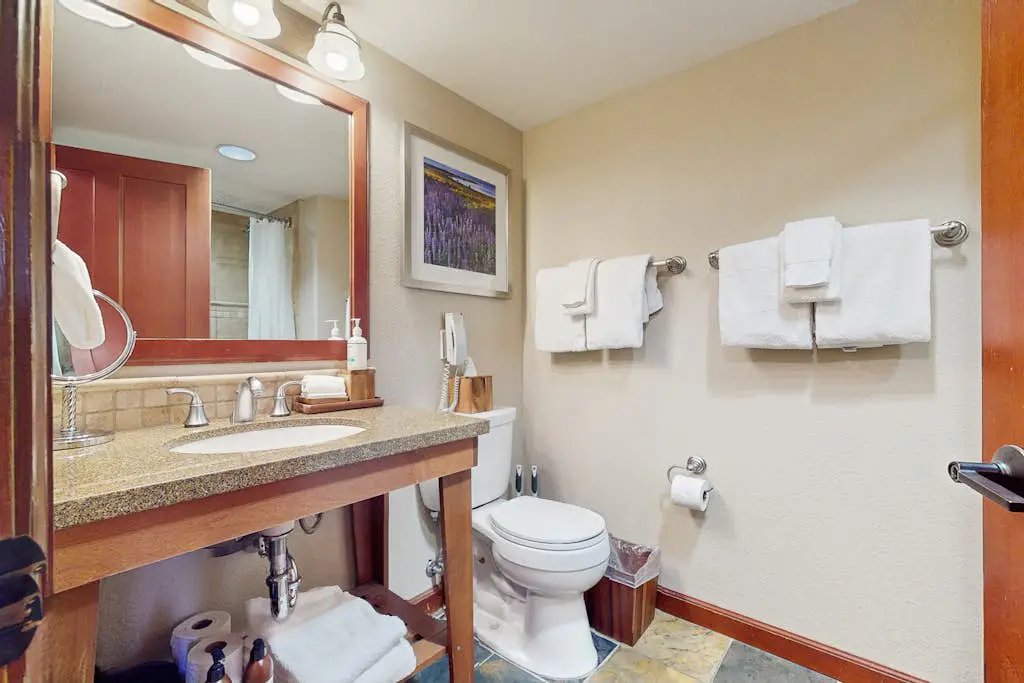 Resort at Squaw Creek gem with amazing views of Squaw Valley, ski-in/ski-out