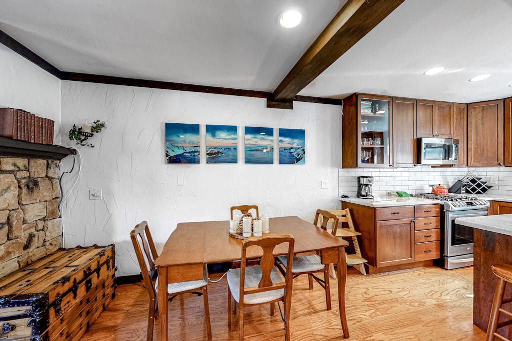 Ski getaway with amazing mountain views, fireplace, pool, & river path access
