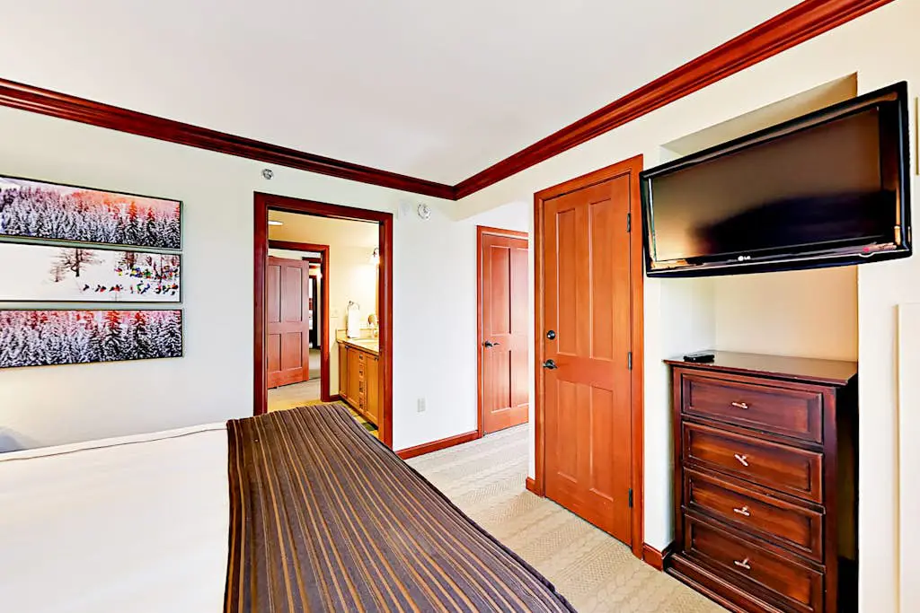 556-8-60 Everline Resort