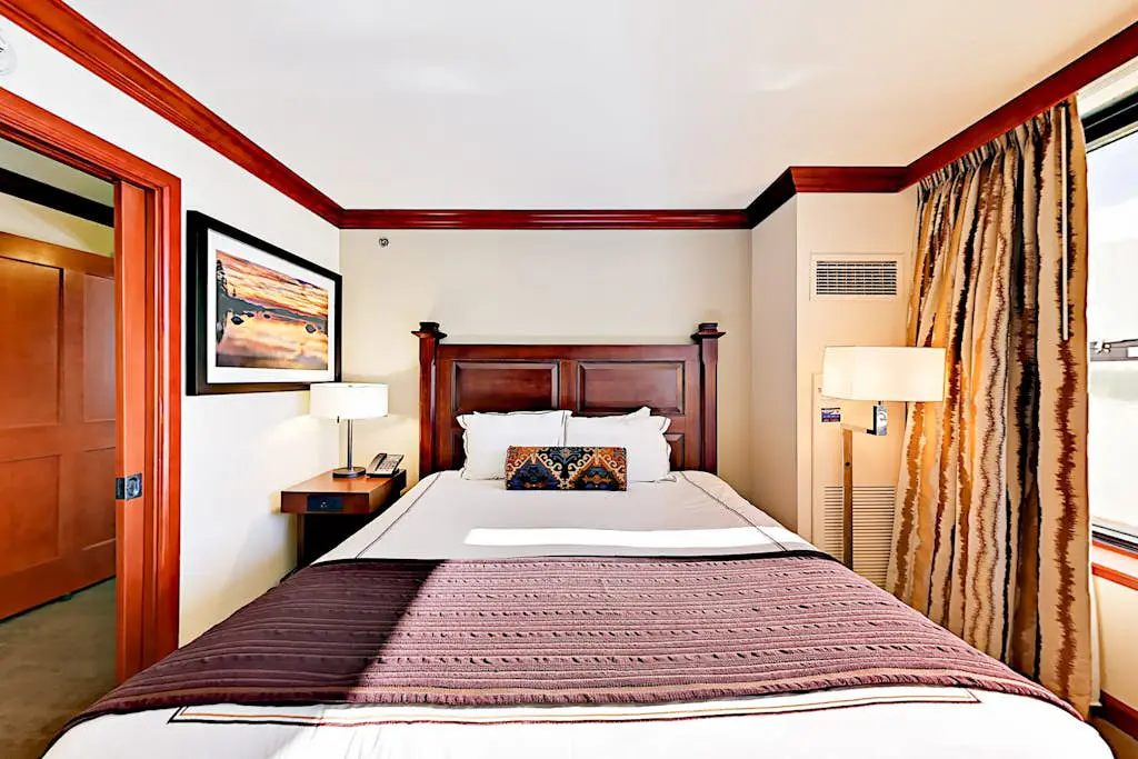 556-8-60 Everline Resort