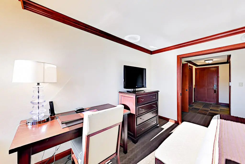 556-8-60 Everline Resort