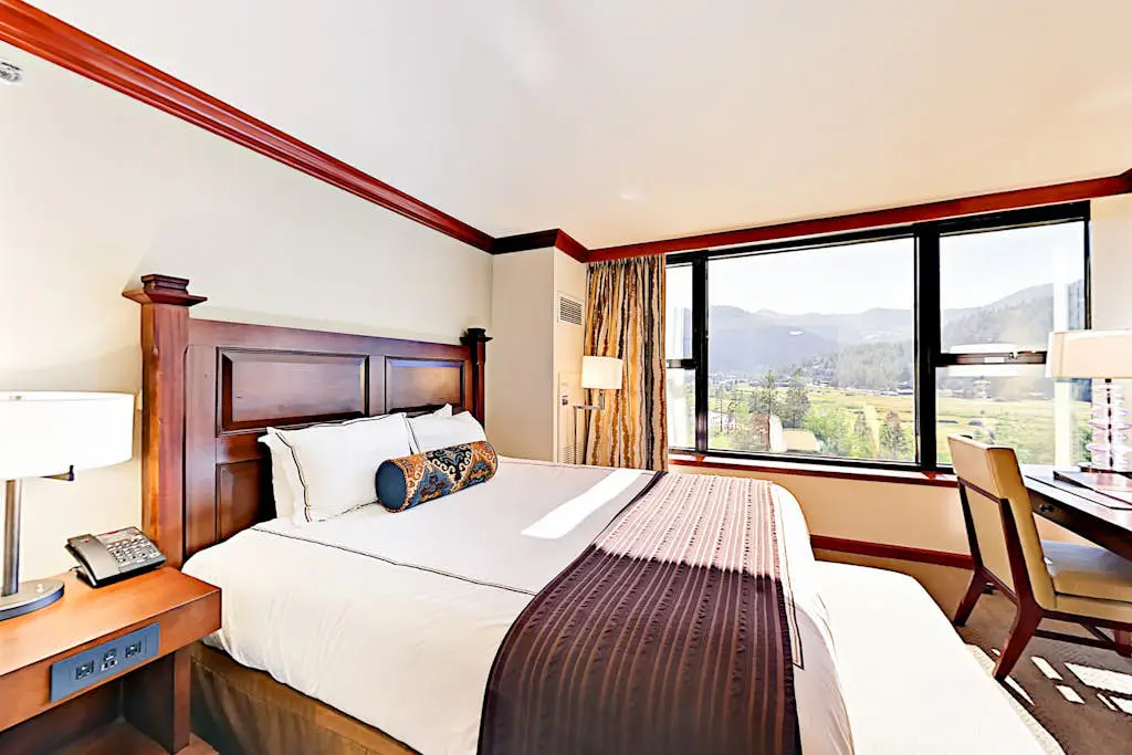 556-8-60 Everline Resort