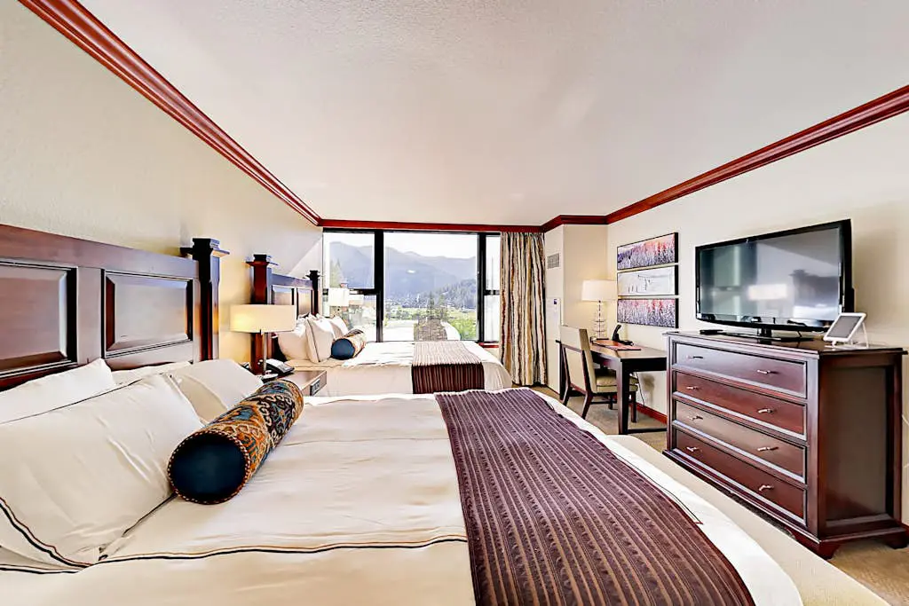 556-8-60 Everline Resort