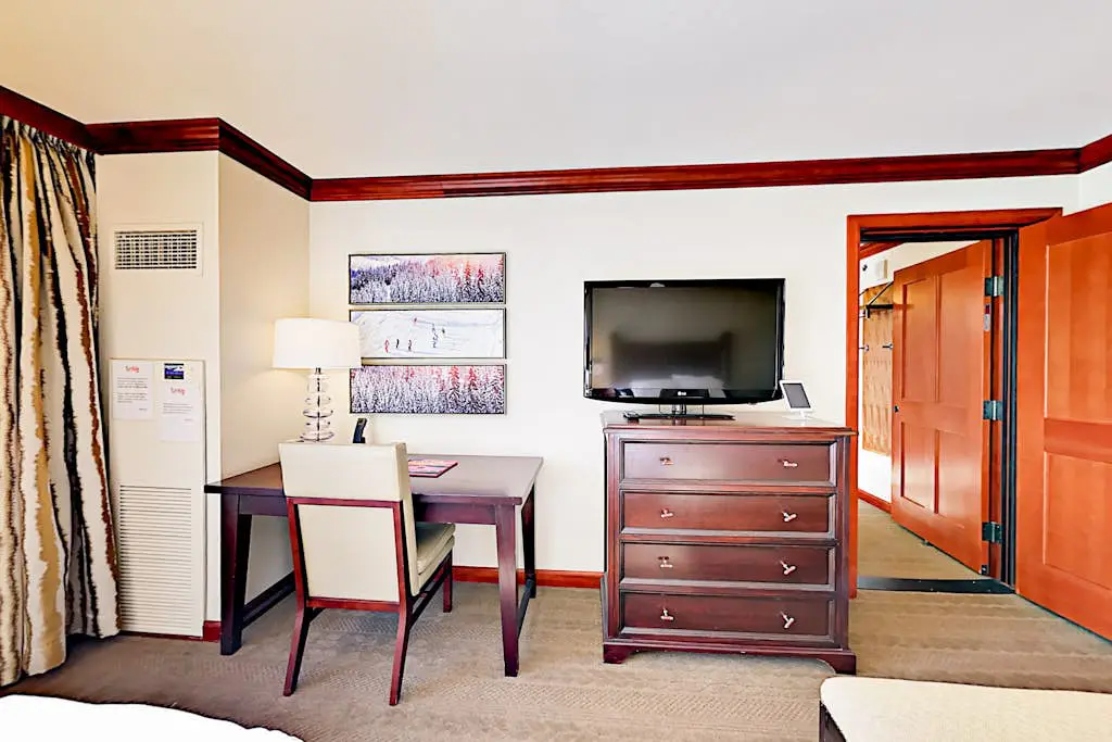 556-8-60 Everline Resort