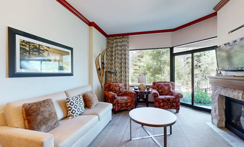 Everline Resort & Spa adjoining condos with pool, hot tub, ski-in/ski-out locale