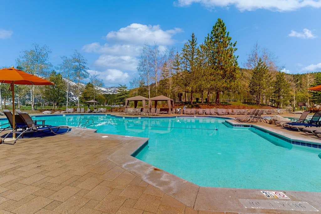 Everline Resort & Spa adjoining condos with pool, hot tub, ski-in/ski-out locale