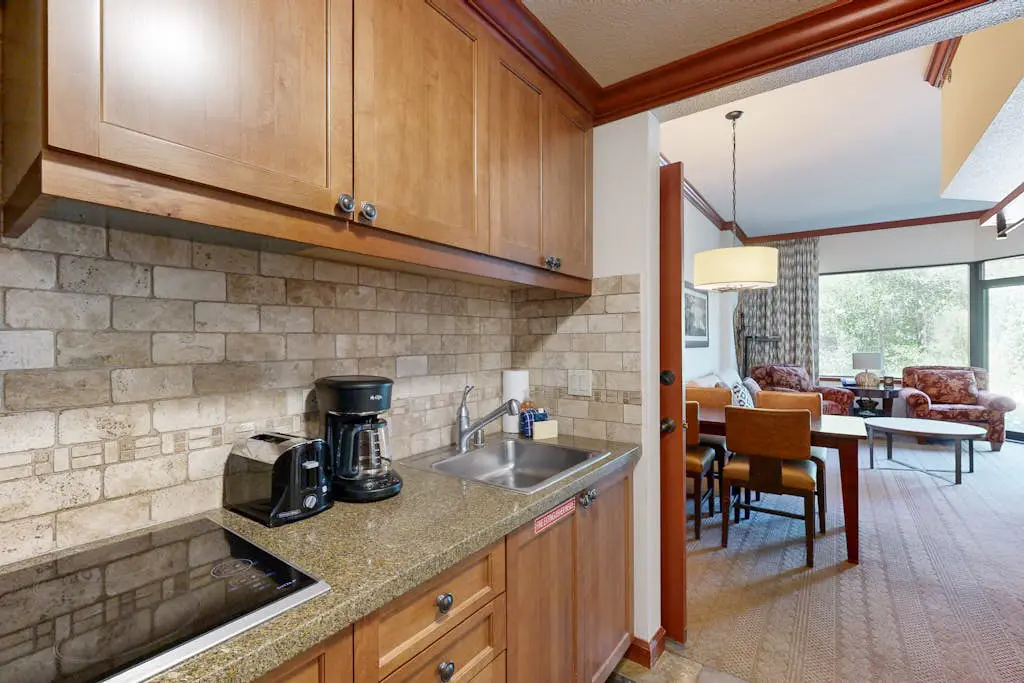Everline Resort & Spa adjoining condos with pool, hot tub, ski-in/ski-out locale