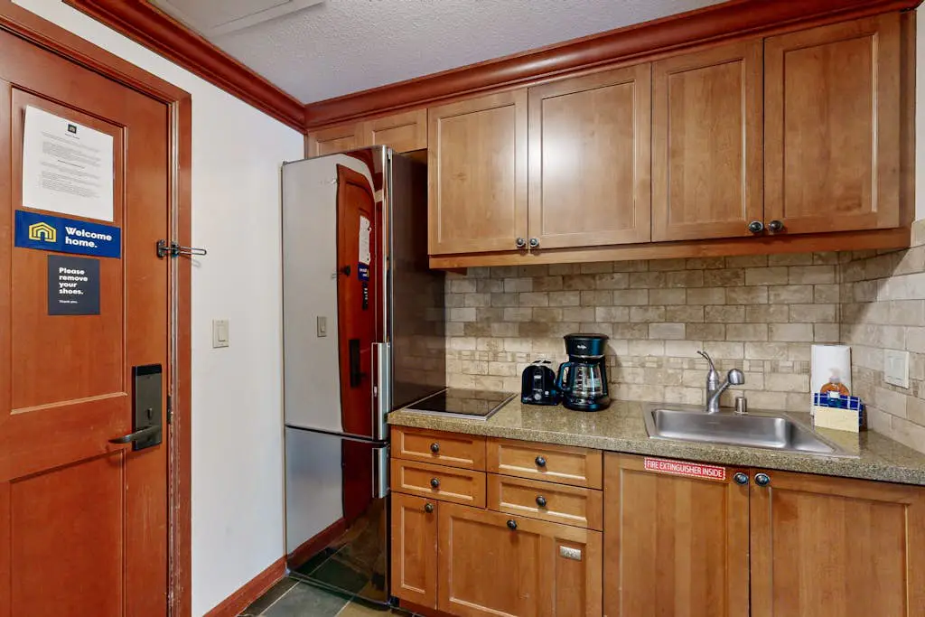 Everline Resort & Spa adjoining condos with pool, hot tub, ski-in/ski-out locale