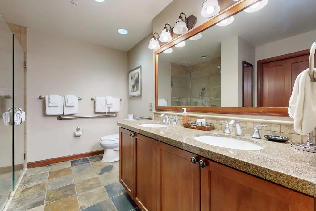 Everline Resort & Spa adjoining condos with pool, hot tub, ski-in/ski-out locale