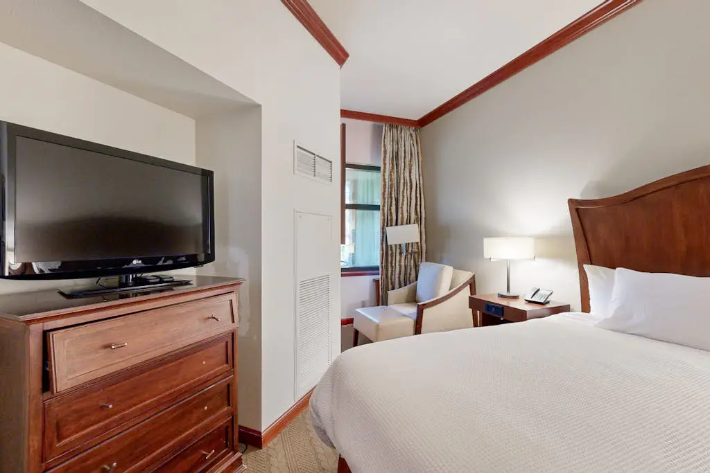 Everline Resort & Spa adjoining condos with pool, hot tub, ski-in/ski-out locale