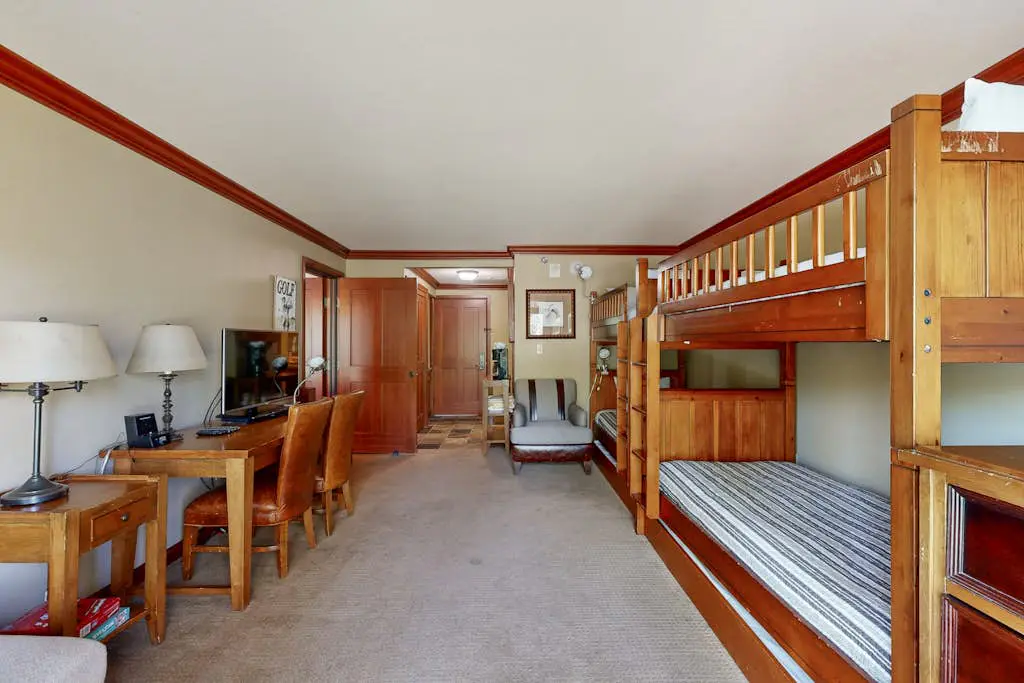 Everline Resort & Spa adjoining condos with pool, hot tub, ski-in/ski-out locale