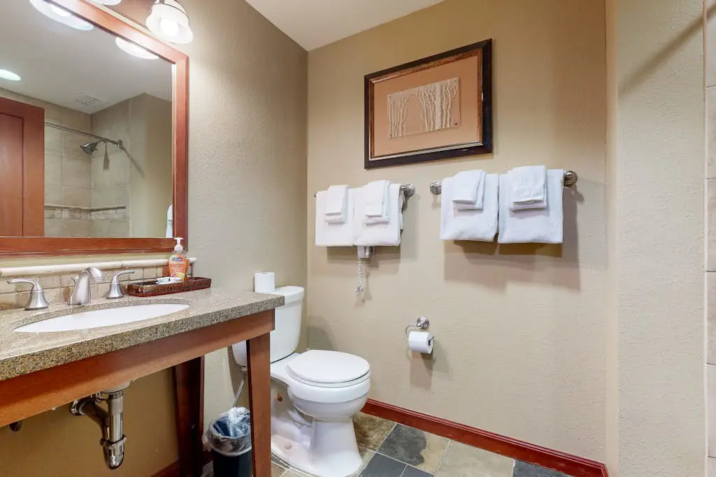 Everline Resort & Spa adjoining condos with pool, hot tub, ski-in/ski-out locale