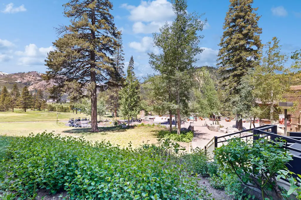 Everline Resort & Spa adjoining condos with pool, hot tub, ski-in/ski-out locale