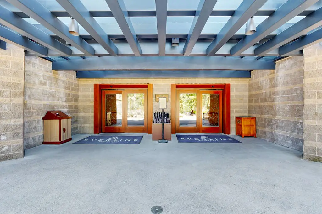 Everline Resort & Spa adjoining condos with pool, hot tub, ski-in/ski-out locale