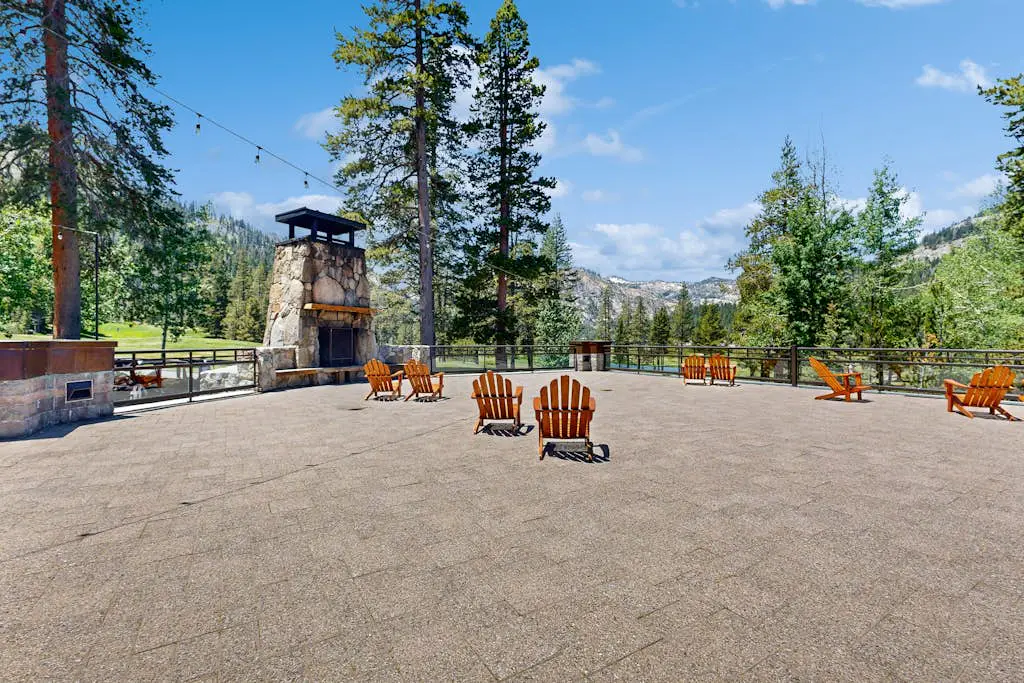 Everline Resort & Spa adjoining condos with pool, hot tub, ski-in/ski-out locale