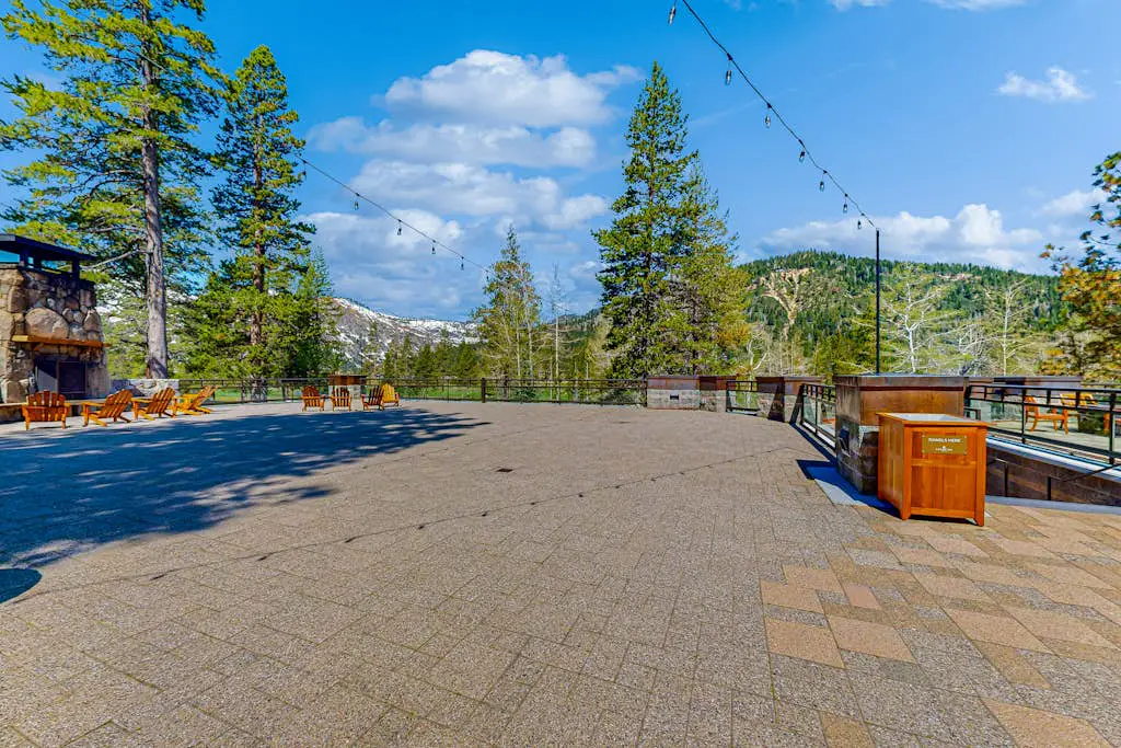 Everline Resort & Spa adjoining condos with pool, hot tub, ski-in/ski-out locale