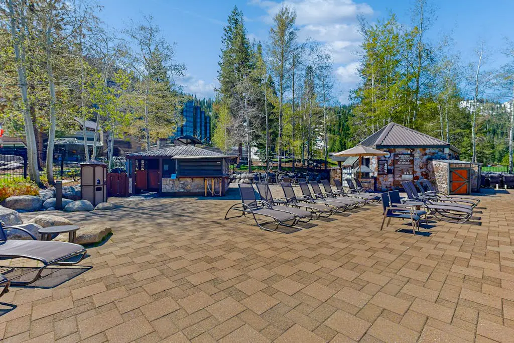 Everline Resort & Spa adjoining condos with pool, hot tub, ski-in/ski-out locale