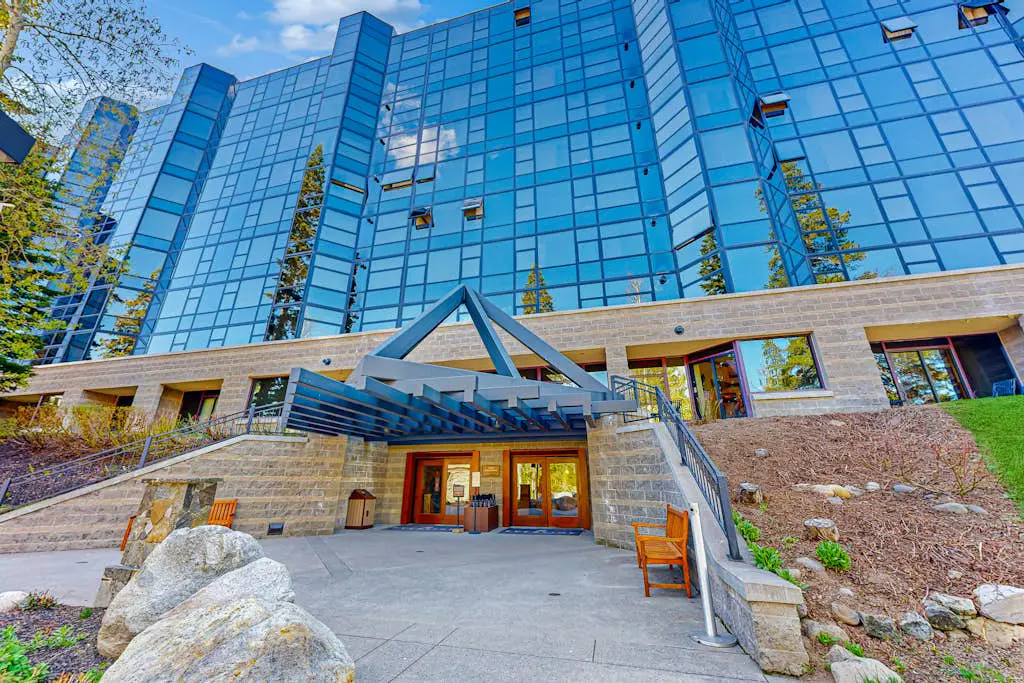 Everline Resort & Spa adjoining condos with pool, hot tub, ski-in/ski-out locale