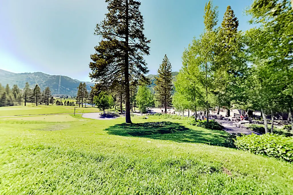 Everline Resort & Spa adjoining condos with pool, hot tub, ski-in/ski-out locale