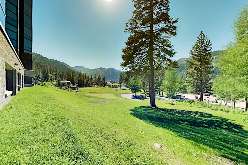 Everline Resort & Spa adjoining condos with pool, hot tub, ski-in/ski-out locale