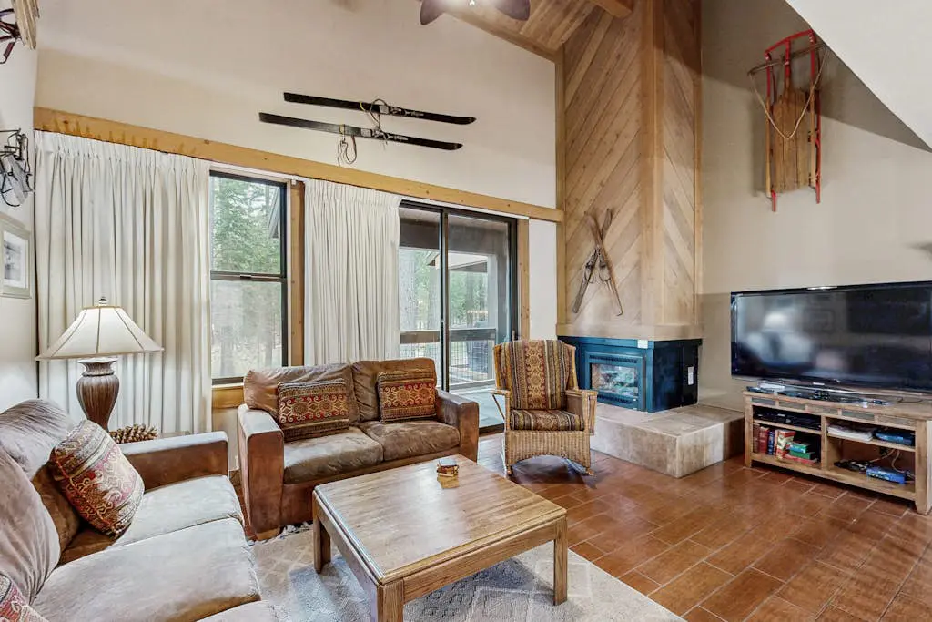 Secluded Getaway with Free WiFi plus a Rec Center with a Pool & Hot Tub