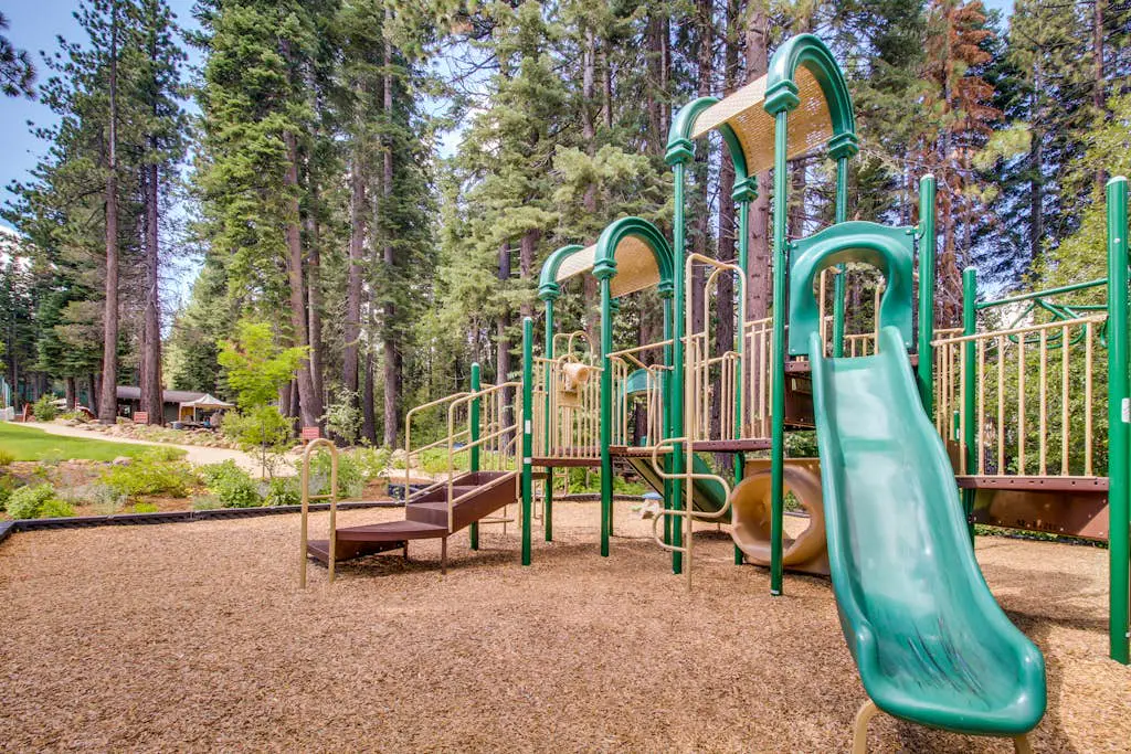 Secluded Getaway with Free WiFi plus a Rec Center with a Pool & Hot Tub