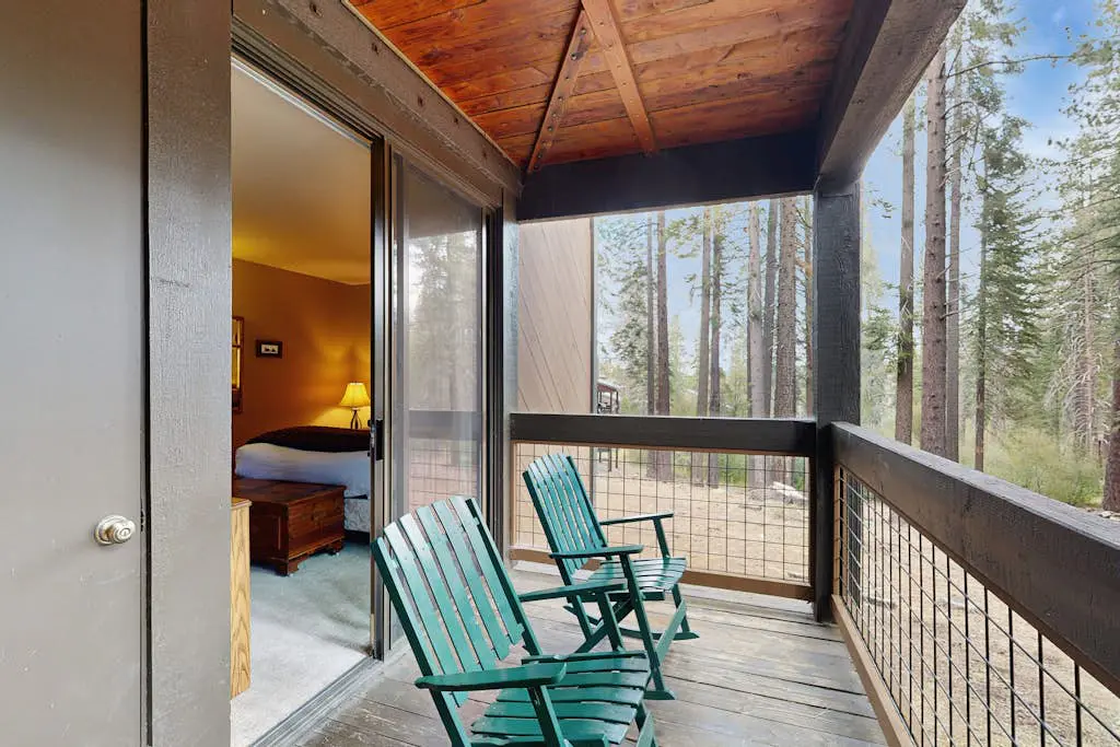 Secluded Getaway with Free WiFi plus a Rec Center with a Pool & Hot Tub