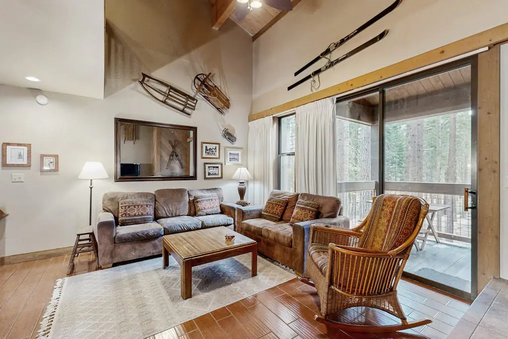 Secluded Getaway with Free WiFi plus a Rec Center with a Pool & Hot Tub