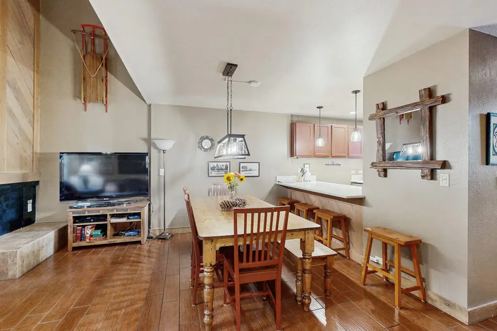 Secluded Getaway with Free WiFi plus a Rec Center with a Pool & Hot Tub