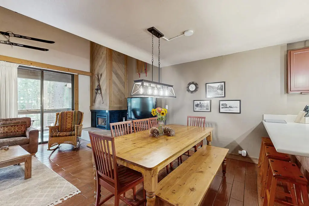 Secluded Getaway with Free WiFi plus a Rec Center with a Pool & Hot Tub