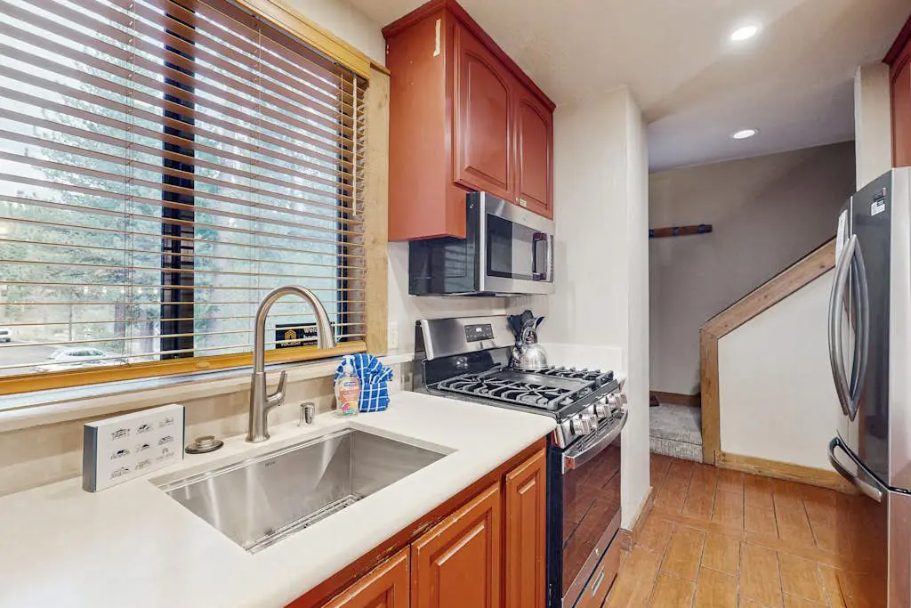 Secluded Getaway with Free WiFi plus a Rec Center with a Pool & Hot Tub