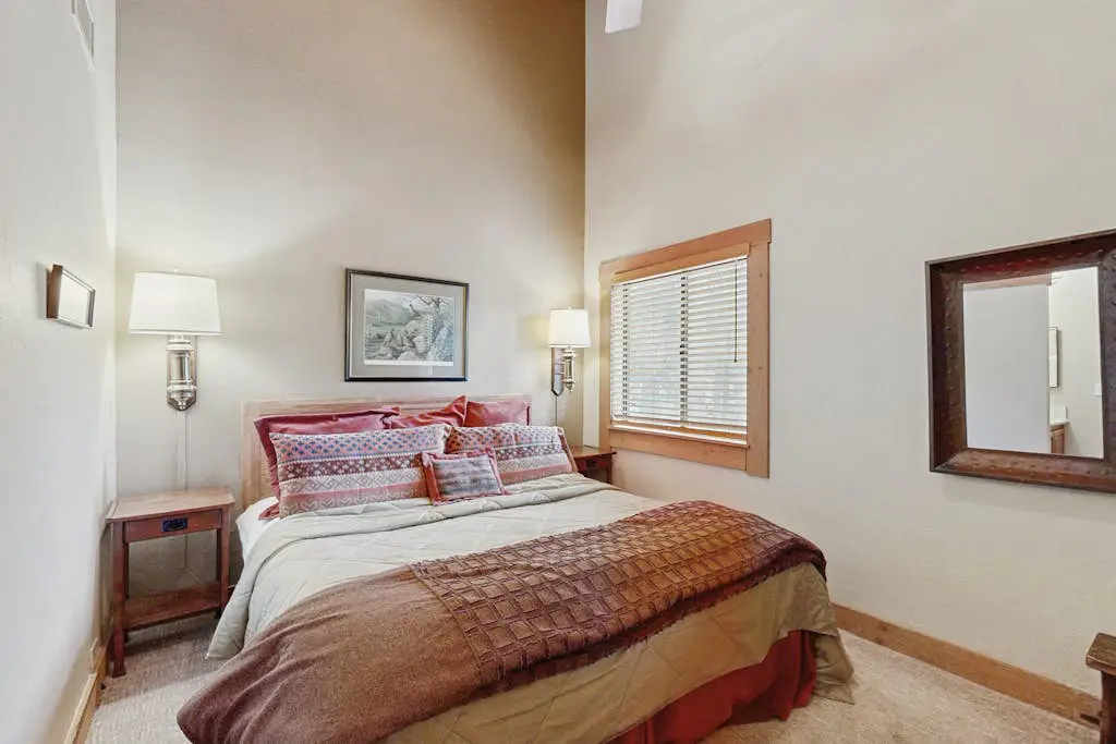 Secluded Getaway with Free WiFi plus a Rec Center with a Pool & Hot Tub