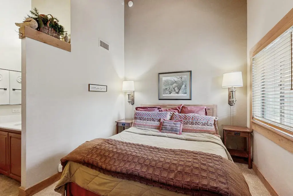 Secluded Getaway with Free WiFi plus a Rec Center with a Pool & Hot Tub