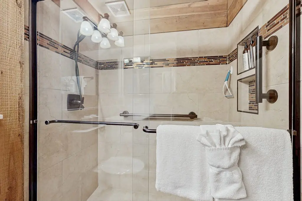 Secluded Getaway with Free WiFi plus a Rec Center with a Pool & Hot Tub