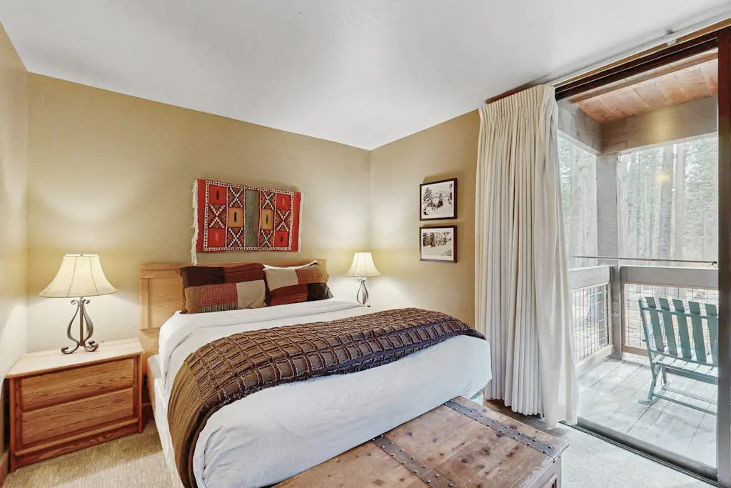 Secluded Getaway with Free WiFi plus a Rec Center with a Pool & Hot Tub