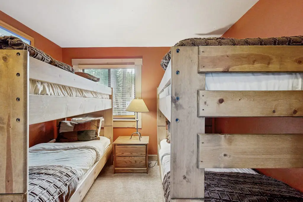 Secluded Getaway with Free WiFi plus a Rec Center with a Pool & Hot Tub