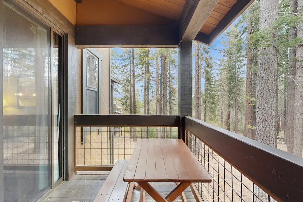 Secluded Getaway with Free WiFi plus a Rec Center with a Pool & Hot Tub