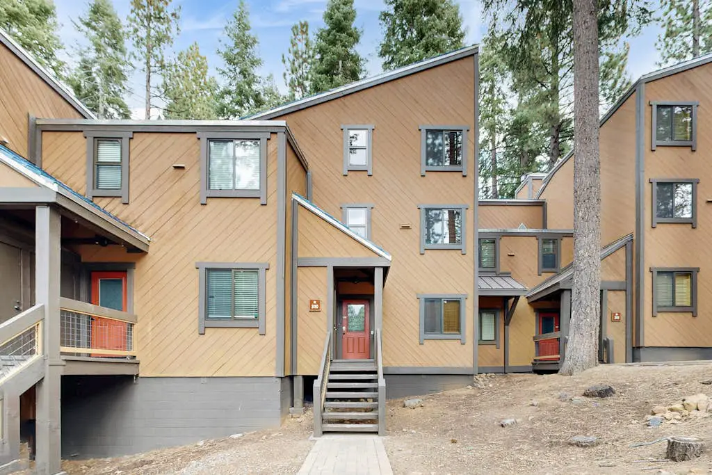 Secluded Getaway with Free WiFi plus a Rec Center with a Pool & Hot Tub