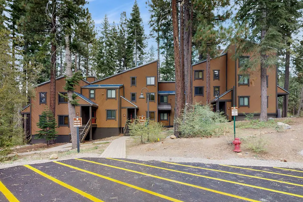 Secluded Getaway with Free WiFi plus a Rec Center with a Pool & Hot Tub
