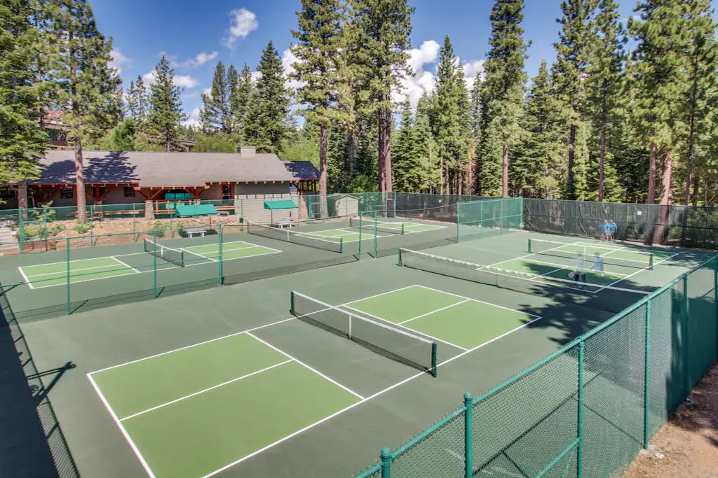 Secluded Getaway with Free WiFi plus a Rec Center with a Pool & Hot Tub