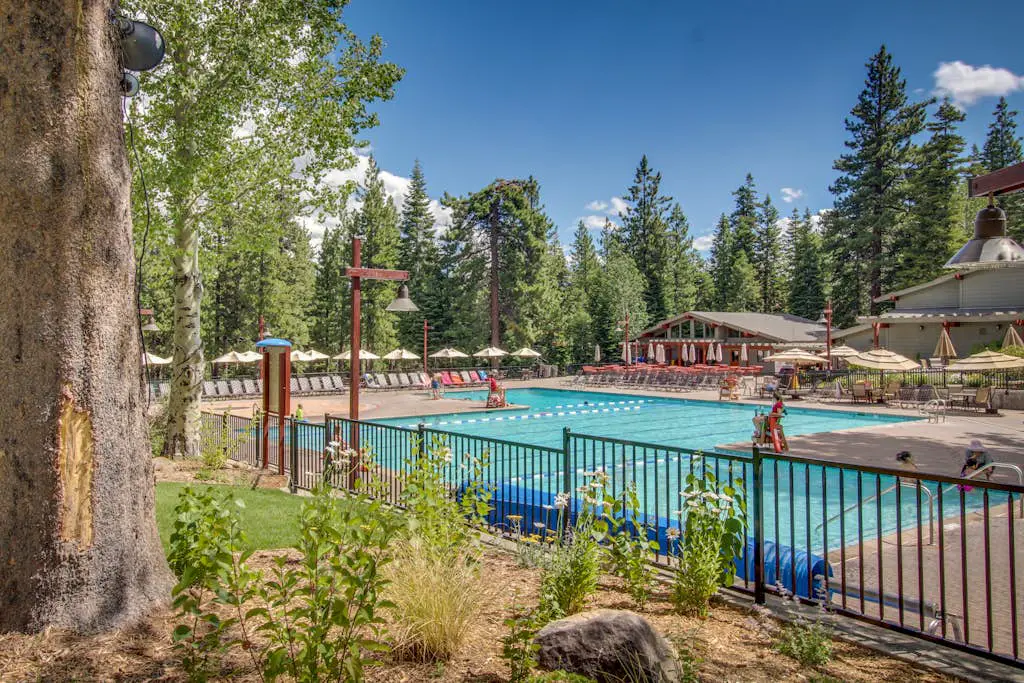 Secluded Getaway with Free WiFi plus a Rec Center with a Pool & Hot Tub