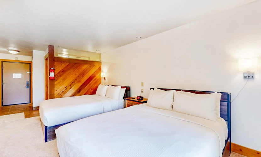 Alpine Hideaway | 3-Min Walk to Gondola & Steps to Dining | Pool & Hot Tub