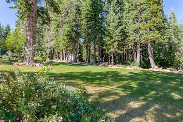 Alpine Hideaway | 3-Min Walk to Gondola & Steps to Dining | Pool & Hot Tub