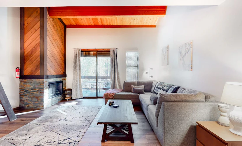 Lofted Mountain Escape W/ Free WiFi, Shared Pool/Hot Tub, Golf & Skiing Nearby