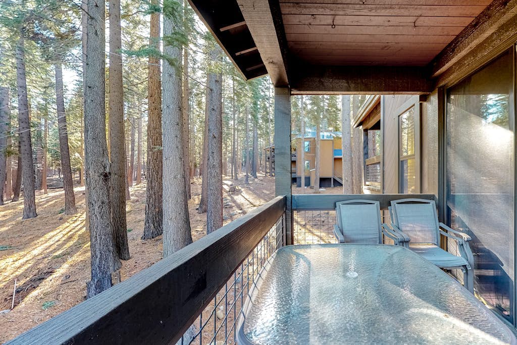 Lofted Mountain Escape W/ Free WiFi, Shared Pool/Hot Tub, Golf & Skiing Nearby