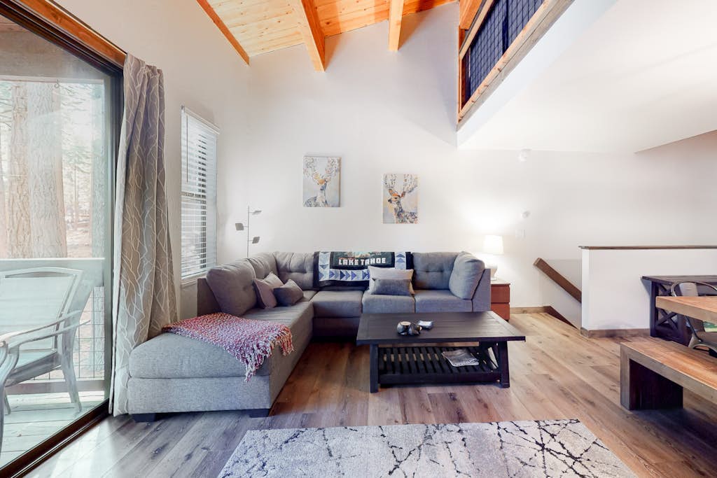 Lofted Mountain Escape W/ Free WiFi, Shared Pool/Hot Tub, Golf & Skiing Nearby