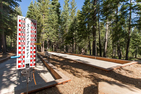 Remodeled Coyote Fork getaway - ski-in/ski-out with pools, hot tubs & tennis