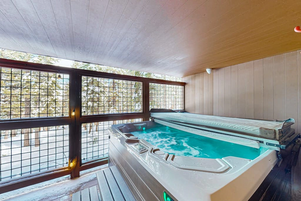 Modern mountain home with private hot tub, deck, fireplace, & skiing nearby